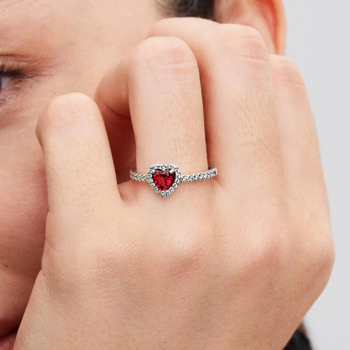 Pandora Ausgeprägtes Rotes Herz Ring