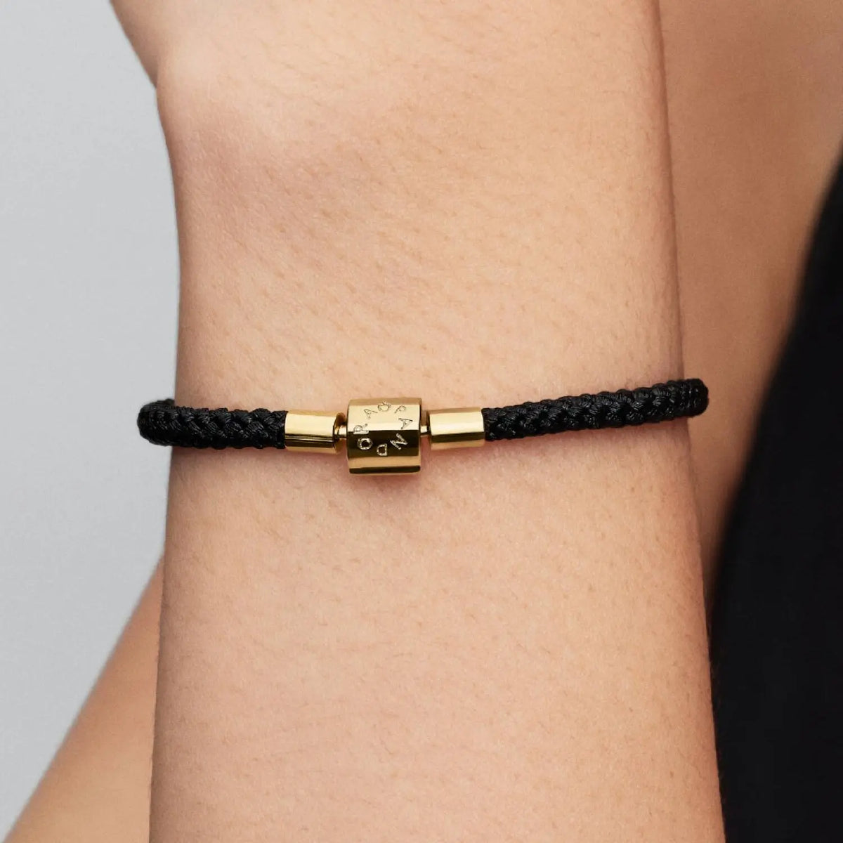 Pandora Moments Schimmerndes Schwarzes Kordel-Armband