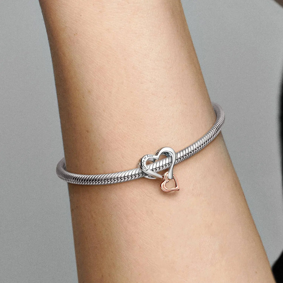 Pandora Moments Bicolor Unendlichkeits-Herz Charm
