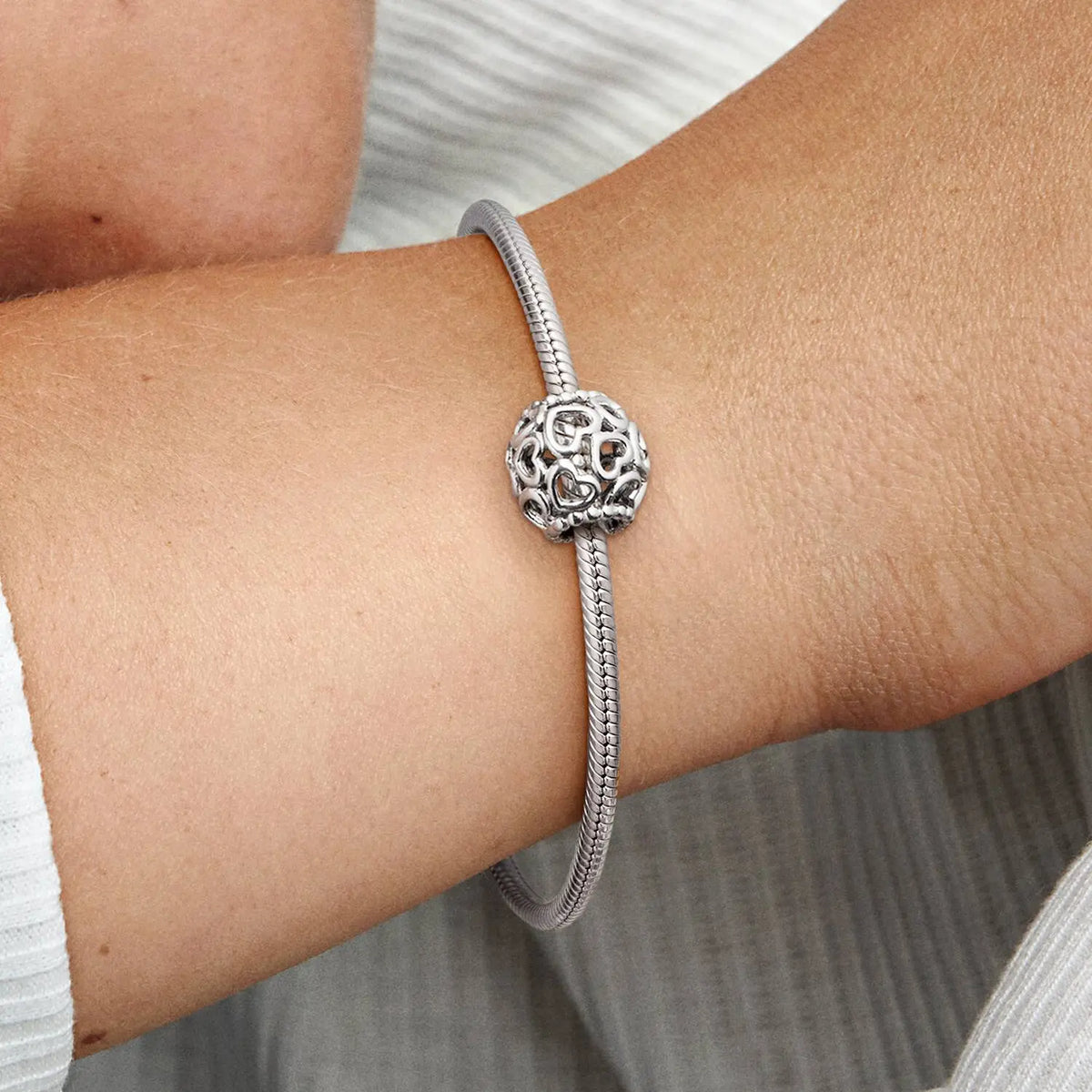 Pandora Moments All Over-Herzen Charm