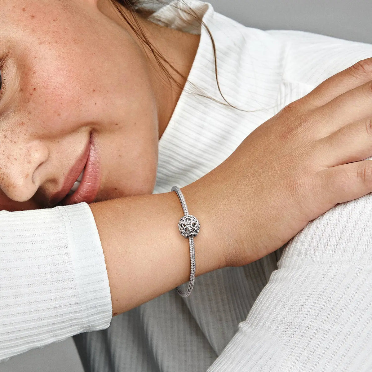 Pandora Moments All Over-Herzen Charm