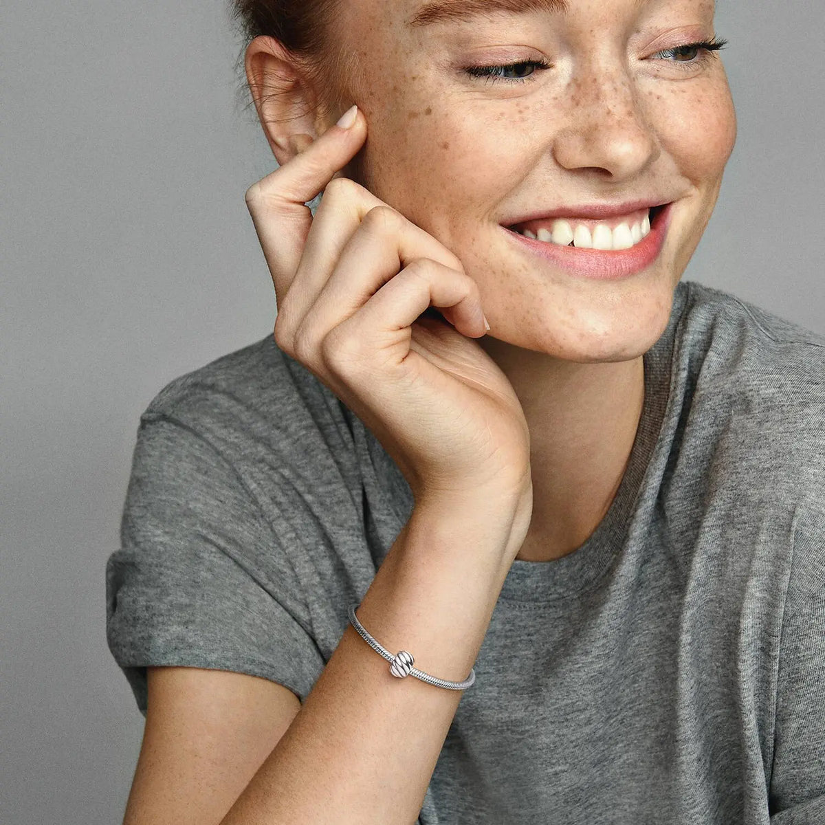 Pandora Moments Polierter Gefiederter Clip-Charm
