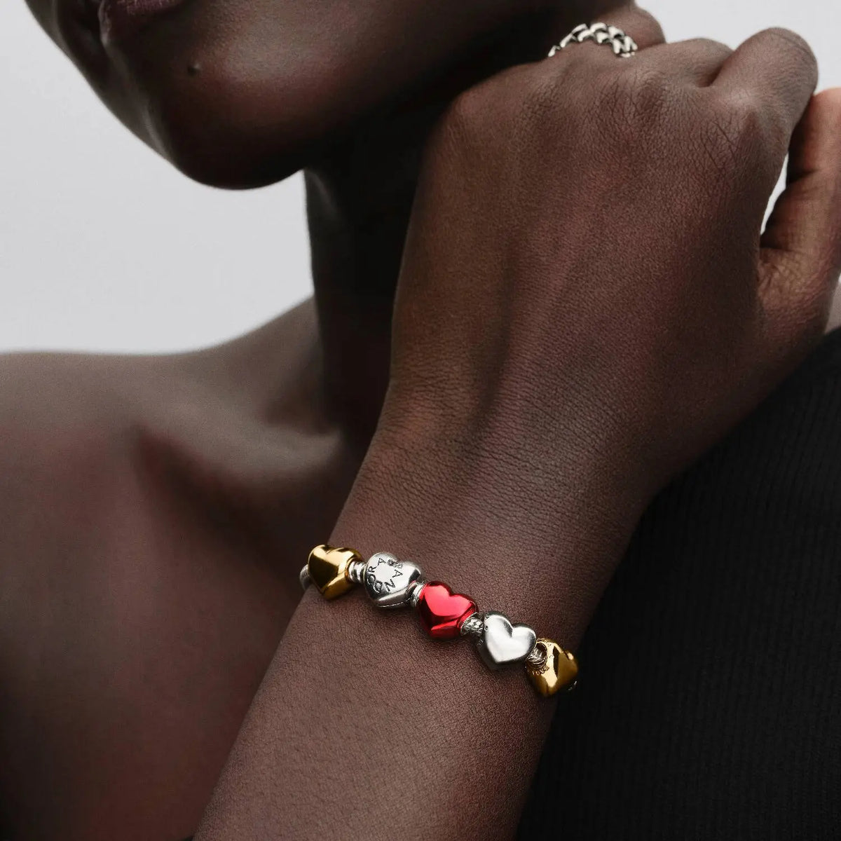 Pandora Moments Rotes Metallic-Herz Charm