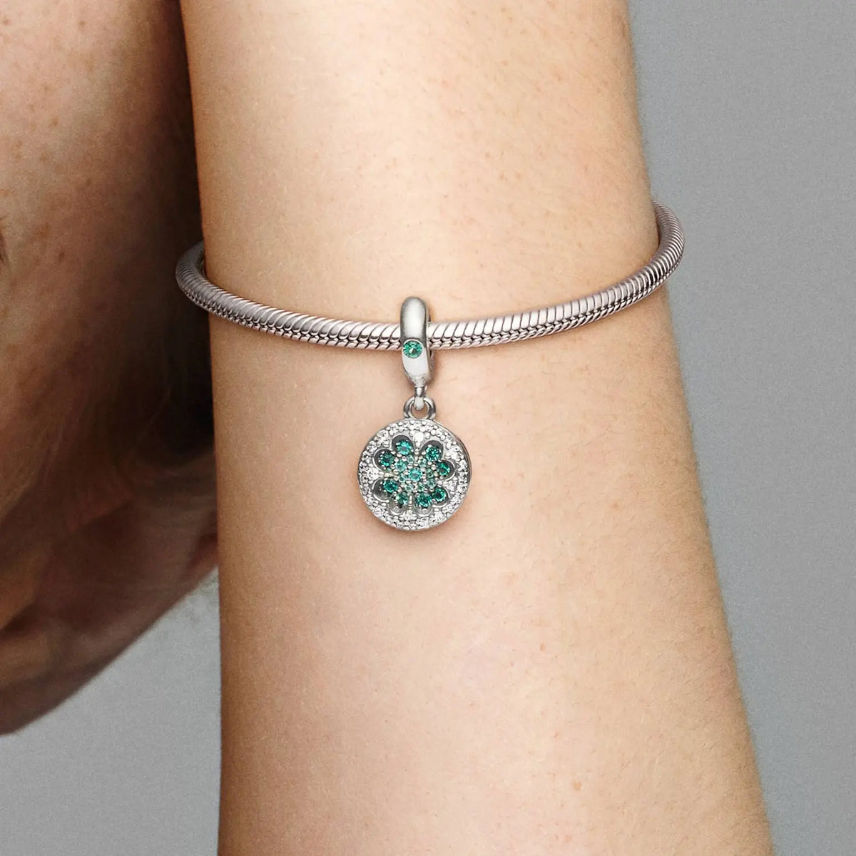 Pandora Moments Vierblättriges Kleeblatt Charm-Anhänger