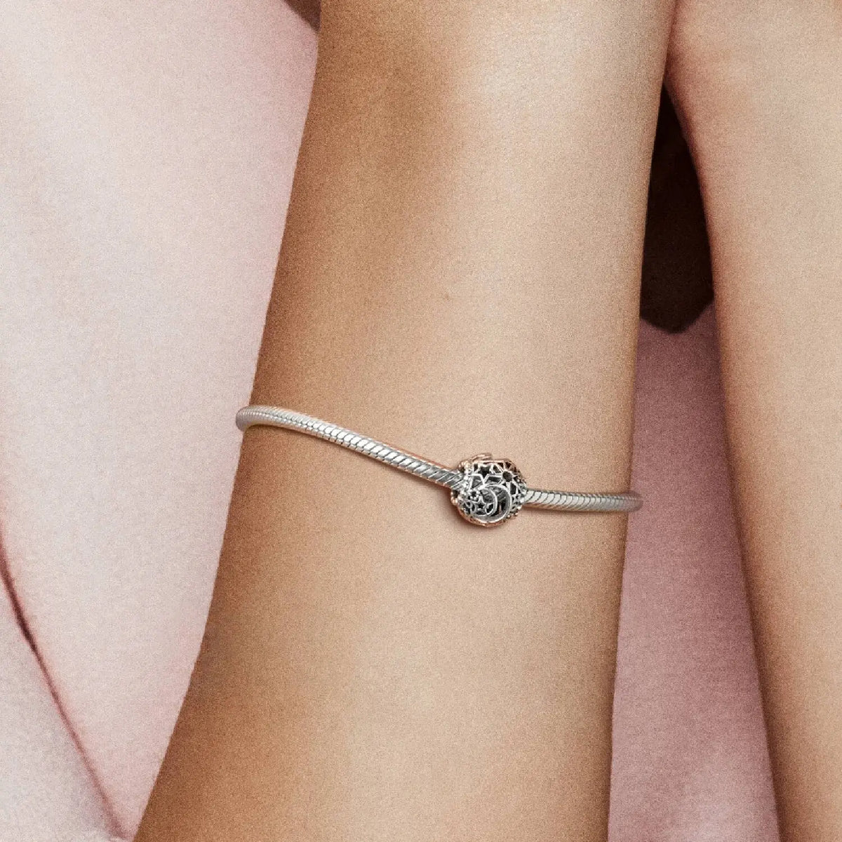 Pandora Moments Offen gearbeitetes Sonne, Mond & Sterne Charm