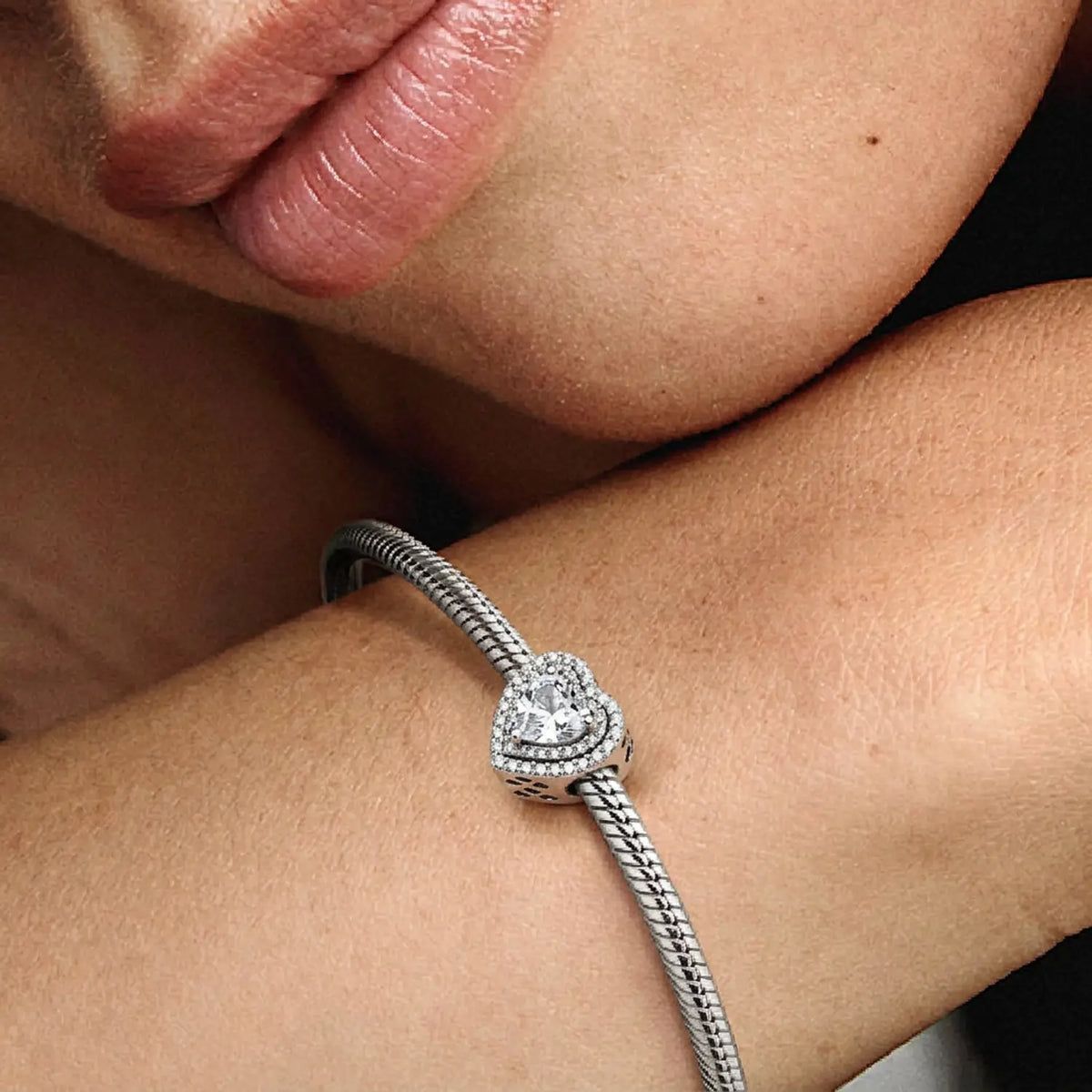 Pandora Moments Funkelndes erhabenes Herz Charm