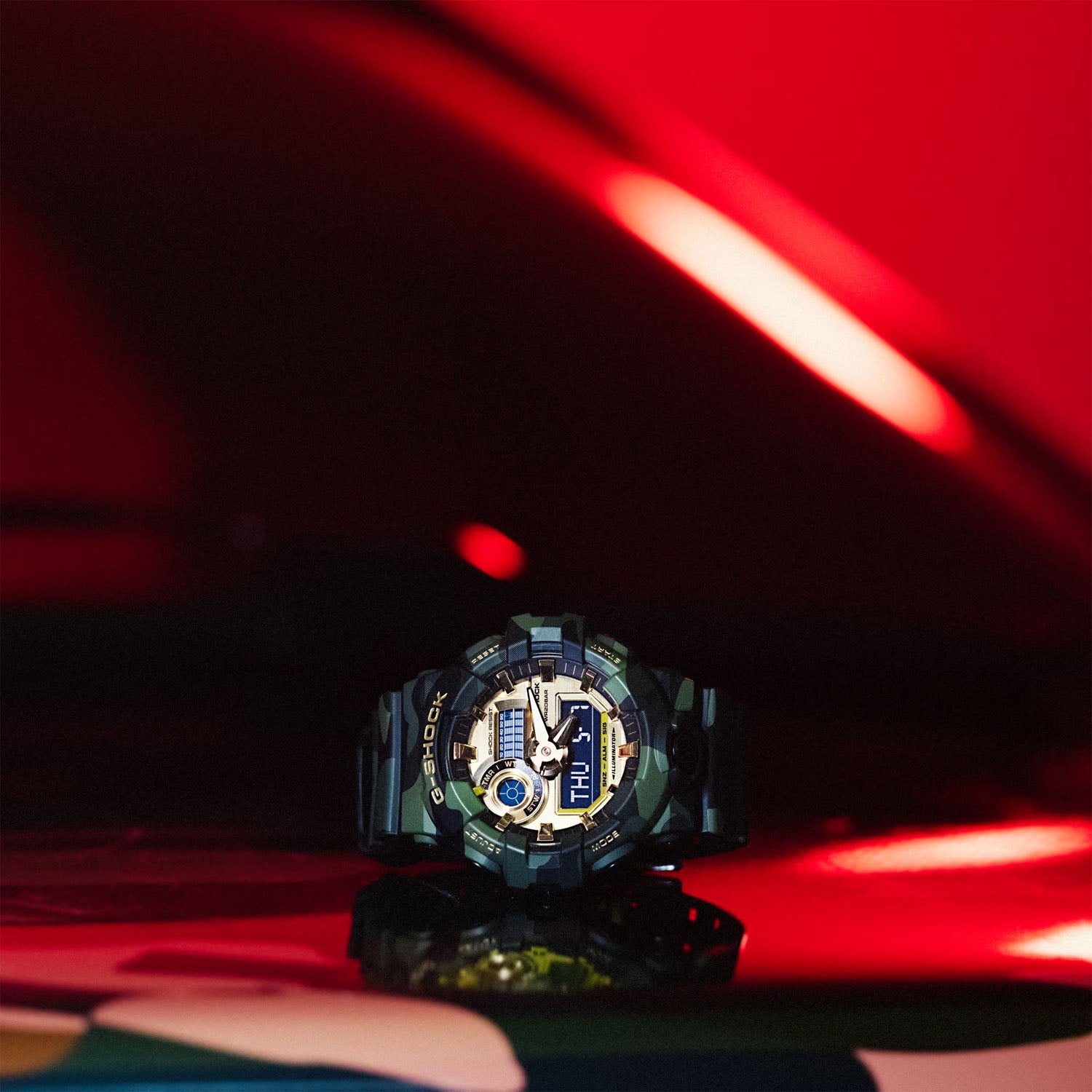 CASIO G-SHOCK Bold Camo GA-700 Herrenuhr