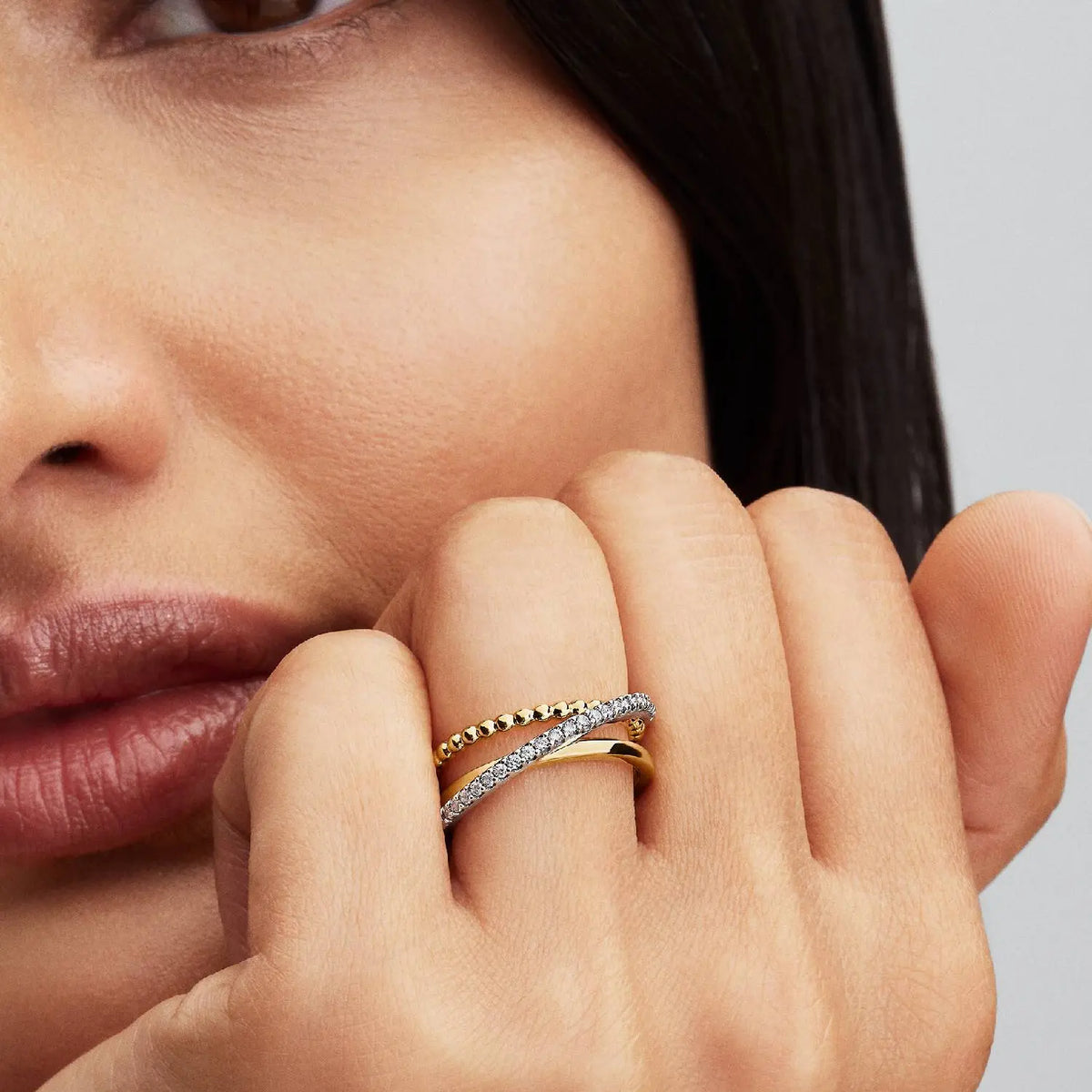 Pandora Gekreuzter Dreifach-Bandring mit Kugeln und Pavé
