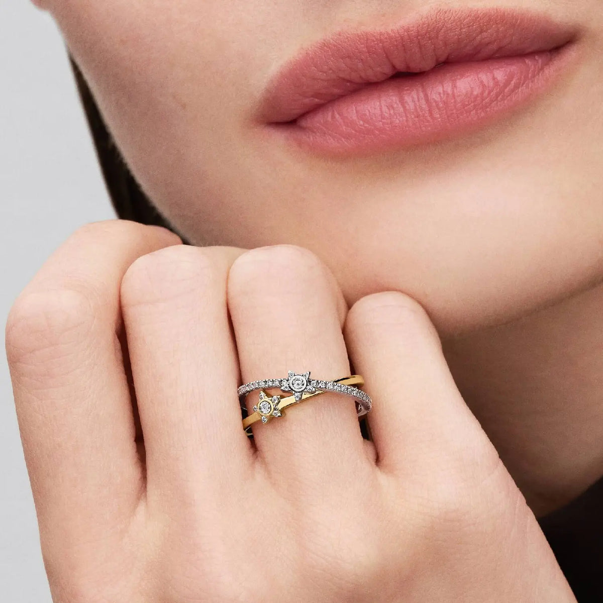 Pandora Funkelnde Sterne Überkreuzter Ring