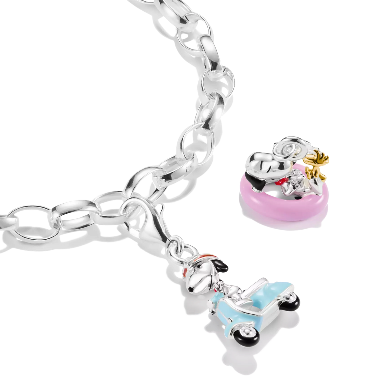 Thomas Sabo Peanuts™ Charm Snoopy auf Motorroller – Original