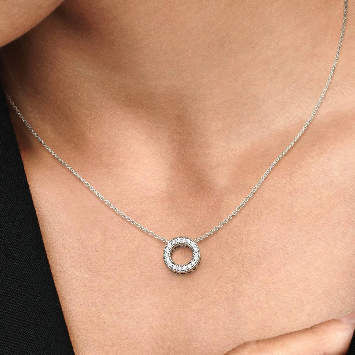Pandora Logo Pavé-Kreis Halskette