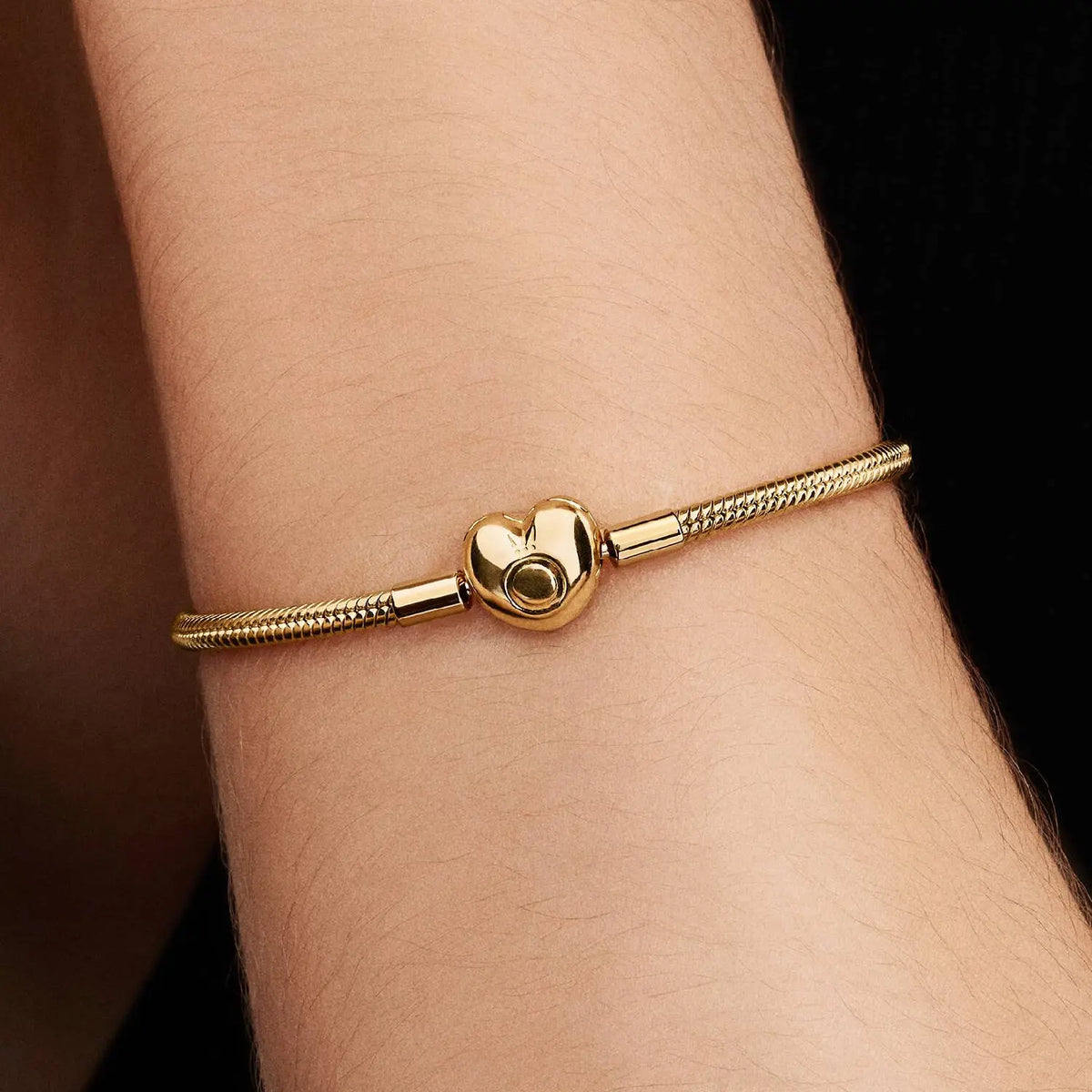 Pandora Moments Schlangen-Gliederarmband mit Herz-Verschluss