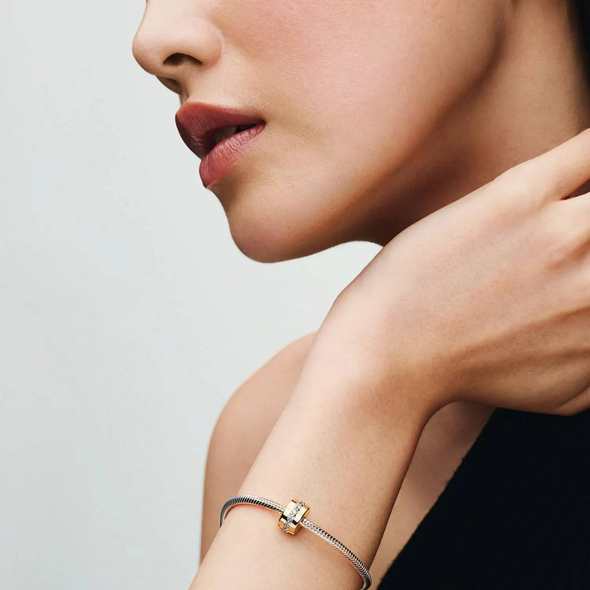 Pandora Moments Klare funkelnde Linie Clip-Charm