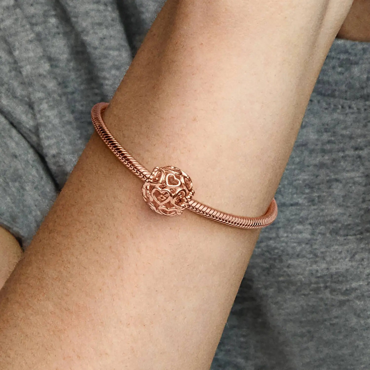 Pandora Moments All Over-Herzen Charm