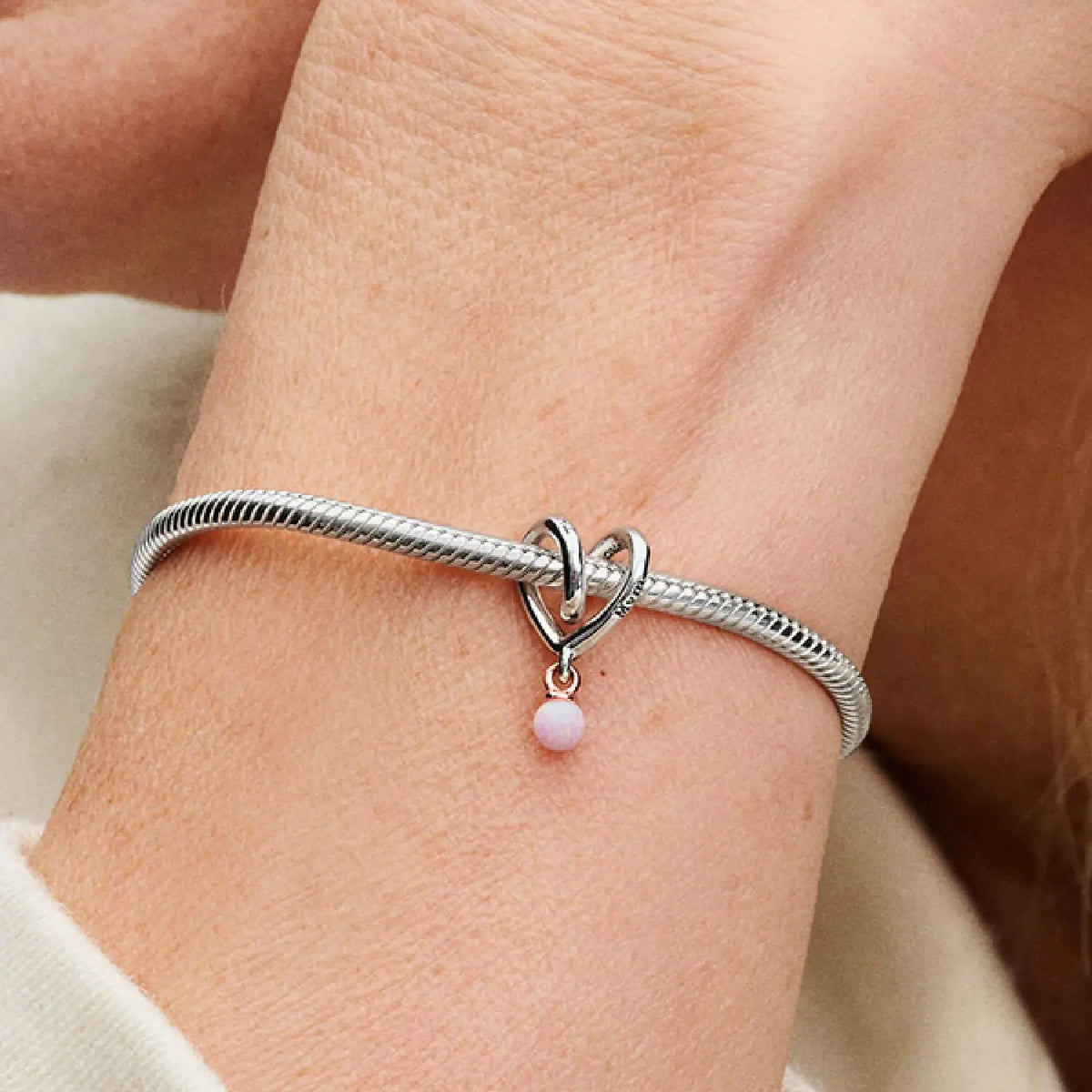 Pandora Moments Bicolor Eingehülltes Herz-Mum-Charm