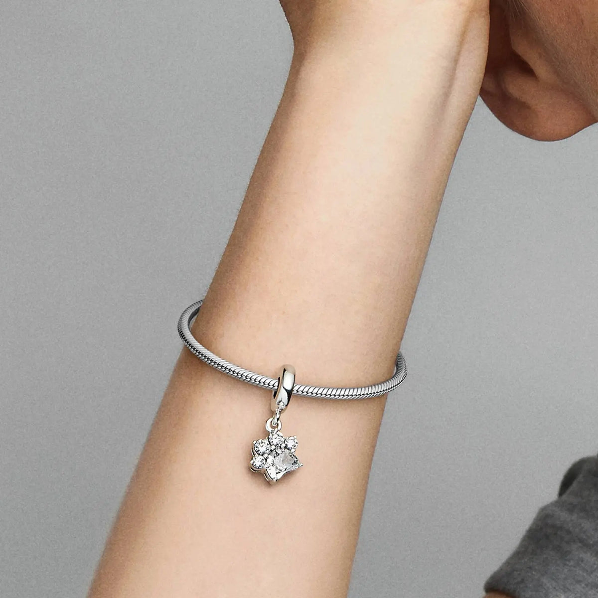 Pandora Moments Funkelnder Pfotenabdruck Charm-Anhänger