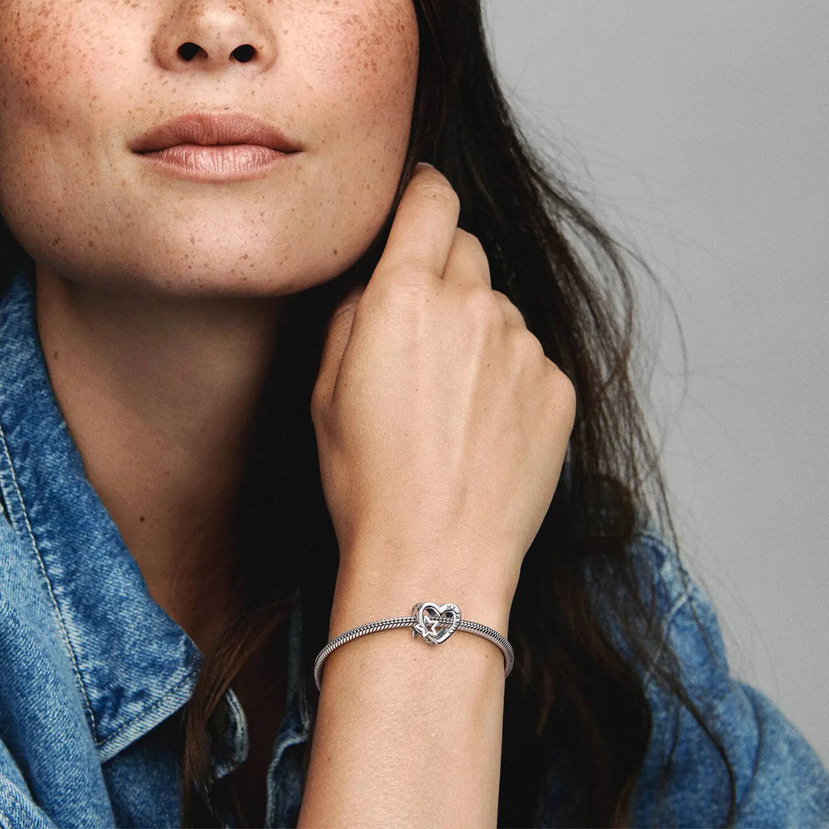 Pandora Moments Offen gearbeitetes Familie Herz & Stern Charm