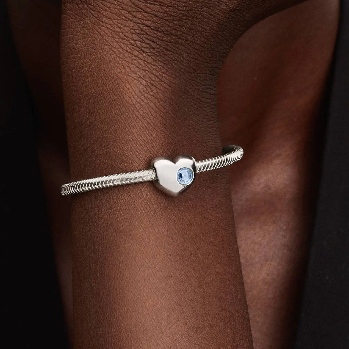 Pandora Moments Gravierbares Aquablauer Stein Herz-Charm