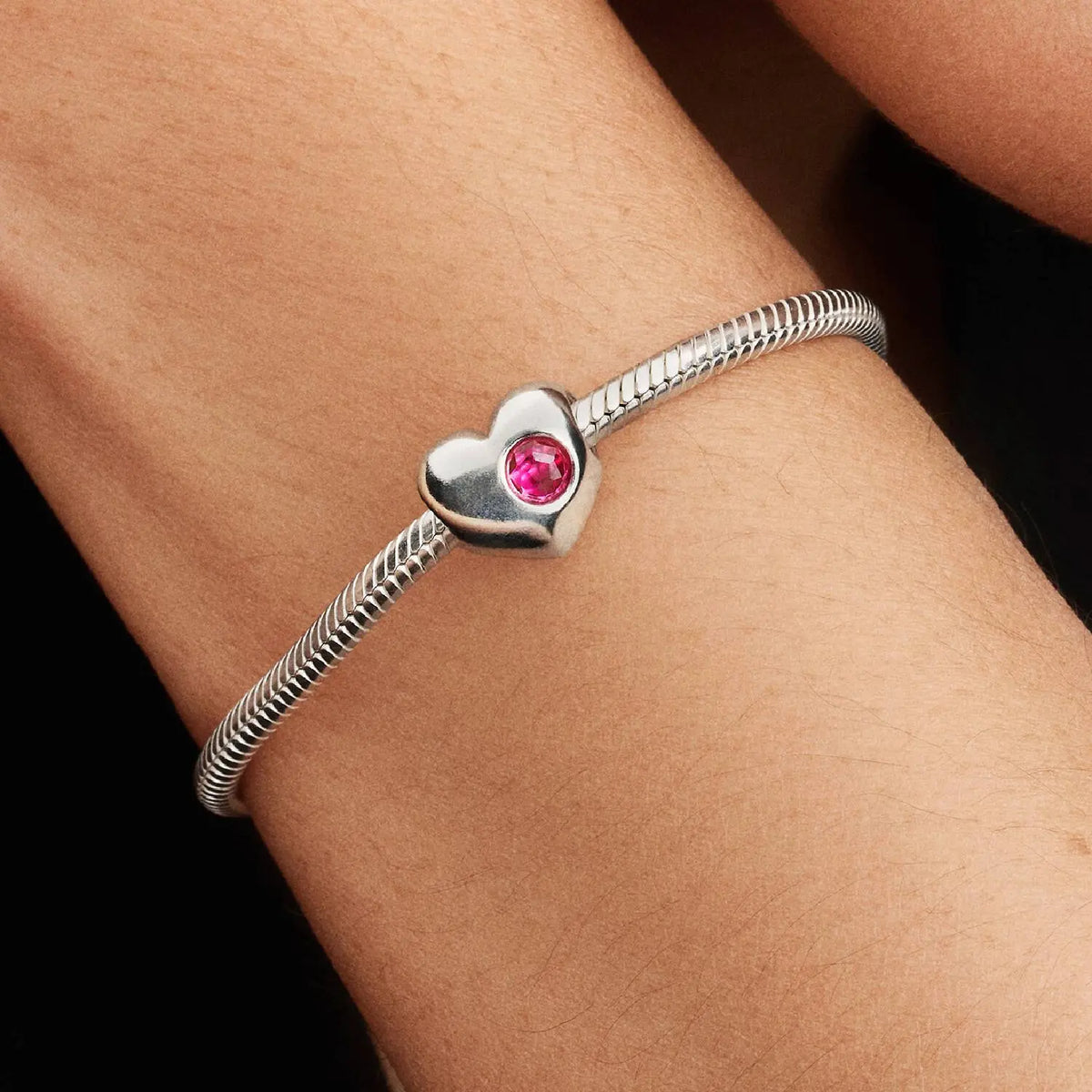 Pandora Moments Gravierbares rosafarbenes Stein-Herz Charm