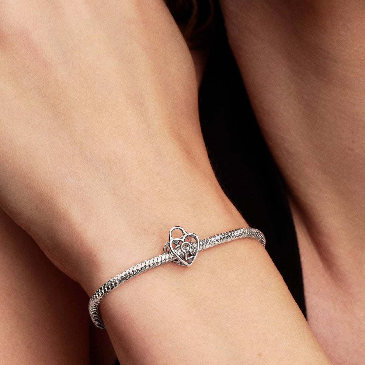 Pandora Offen gearbeitetes Herz Vorhängeschloss Charm