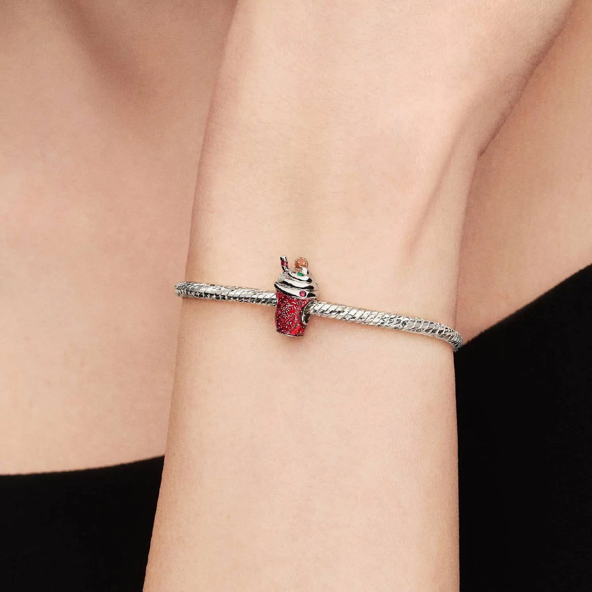 Pandora Moments Weihnachtsgetränk Charm mit Lebkuchenmann