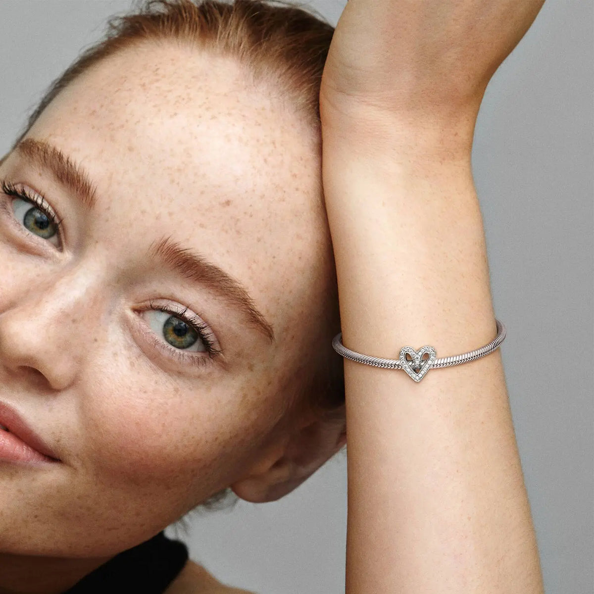Pandora Moments Funkelndes Freihand-Herz Charm