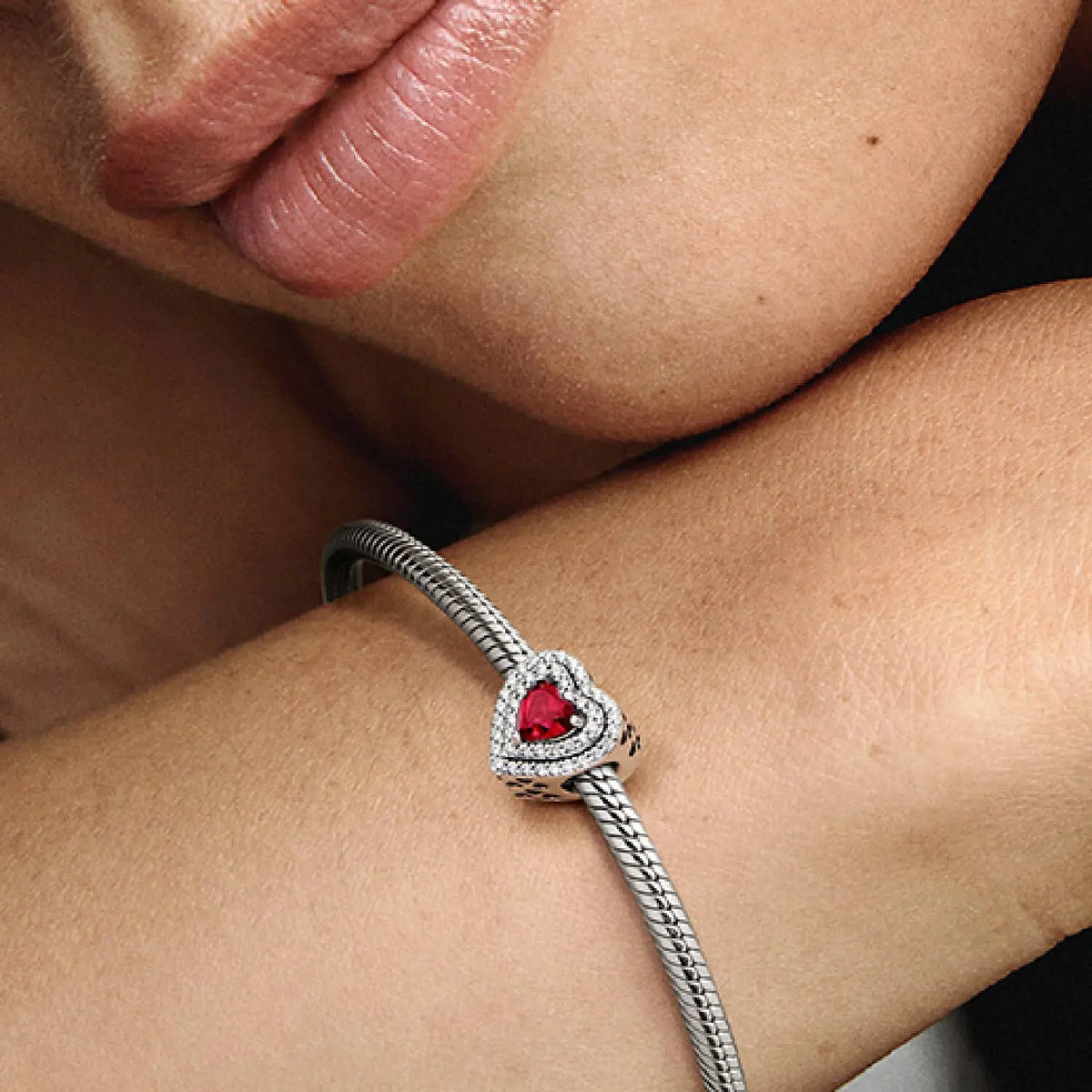 Pandora Moments Funkelndes mehrstufiges Herz Charm