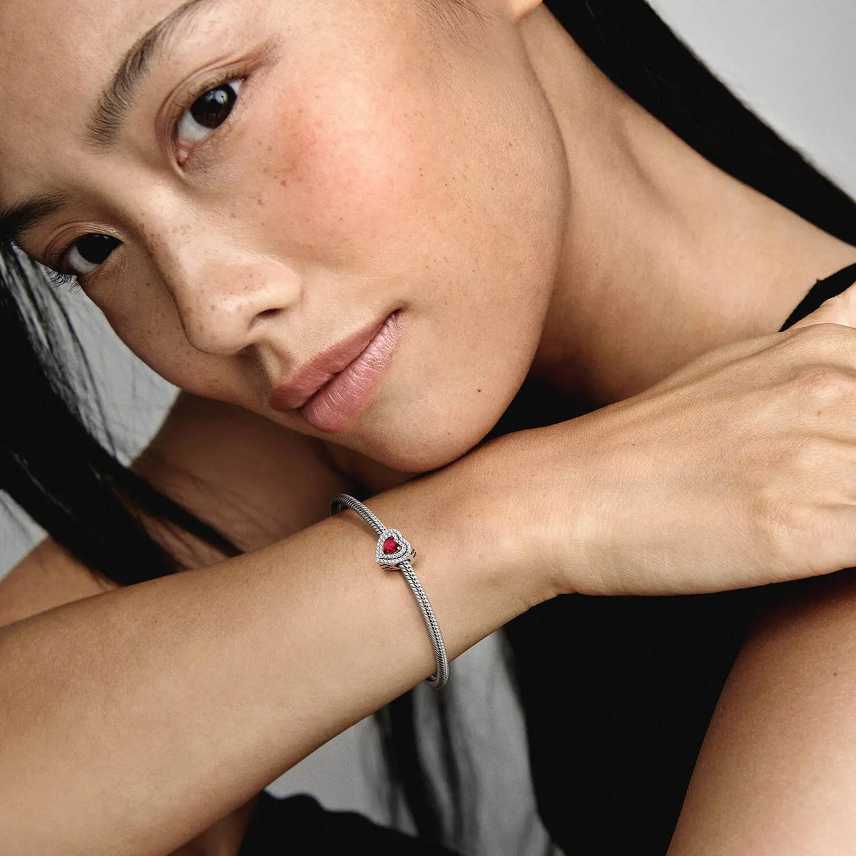 Pandora Moments Funkelndes mehrstufiges Herz Charm